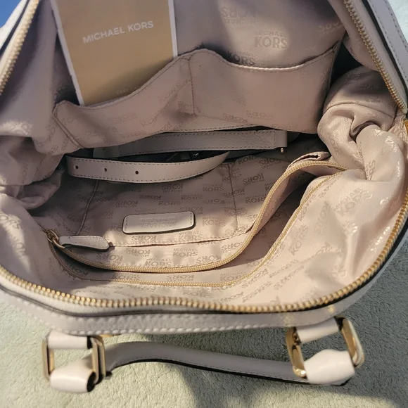 MICHAEL KORS PURSE - Picture 2 of 5